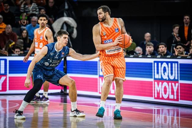 Neu Ulm, Germany, 24 01 26 Dusan Neskocvic MLP Academics Heidelberg and Christopher Ledlum ratiopharm ulm battle for the ball during the Basketball Bundesliga match between ratiopharm ulm vs MLP Academics Heidelberg at ratiopharm Arena on January 24, 2026 in Neu Ulm, Germany Photo by Harry Langer DeFodi Images ratiopharm Arena, Germany, 24 01 26 Dusan Neskocvic MLP Academics Heidelberg and Christopher Ledlum ratiopharm ulm battle for the ball during the Basketball Bundesliga match between ratiopharm ulm vs MLP Academics Heidelberg at Neu Ulm on January 24, 2026 in ratiopharm Arena, Germany Photo by Harry Langer DeFodi Images Photo by Harry Langer DeFodi Images