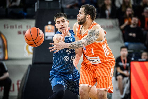 Neu Ulm, Germany, 24 01 26 Dusan Neskocvic MLP Academics Heidelberg and Christopher Ledlum ratiopharm ulm battle for the ball during the Basketball Bundesliga match between ratiopharm ulm vs MLP Academics Heidelberg at ratiopharm Arena on January 24, 2026 in Neu Ulm, Germany Photo by Harry Langer DeFodi Images ratiopharm Arena, Germany, 24 01 26 Dusan Neskocvic MLP Academics Heidelberg and Christopher Ledlum ratiopharm ulm battle for the ball during the Basketball Bundesliga match between ratiopharm ulm vs MLP Academics Heidelberg at Neu Ulm on January 24, 2026 in ratiopharm Arena, Germany Photo by Harry Langer DeFodi Images Photo by Harry Langer DeFodi Images
