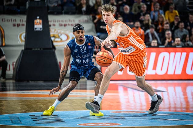 Neu Ulm, Germany, 24 01 26 Michael Weathers MLP Academics Heidelberg and Tobias Jensen ratiopharm ulm battle for the ball during the Basketball Bundesliga match between ratiopharm ulm vs MLP Academics Heidelberg at the ratiopharm Arena on January 24, 2026 in Neu Ulm, Germany Photo by Harry Langer DeFodi Images ratiopharm Arena, Germany, 24 01 26 Michael Weathers MLP Academics Heidelberg and Tobias Jensen ratiopharm ulm battle for the ball during the Basketball Bundesliga match between ratiopharm ulm vs MLP Academics Heidelberg at Neu Ulm on January 24, 2026 in ratiopharm Arena, Germany Photo by Harry Langer DeFodi Images Photo by Harry Langer DeFodi Images