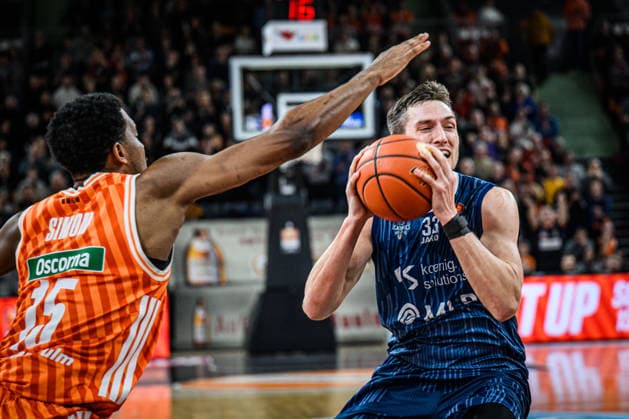 Neu Ulm, Germany, 24 01 26 Justin Simon ratiopharm ulm and Ryan Miksell MLP Academics Heidelberg battle for the ball during the Basketball Bundesliga match between ratiopharm ulm vs MLP Academics Heidelberg at the ratiopharm Arena on January 24, 2026 in Neu Ulm, Germany Photo by Harry Langer DeFodi Images ratiopharm Arena, Germany, 24 01 26 Justin Simon ratiopharm ulm and Ryan Miksell MLP Academics Heidelberg battle for the ball during the Basketball Bundesliga match between ratiopharm ulm vs MLP Academics Heidelberg at Neu Ulm on January 24, 2026 in ratiopharm Arena, Germany Photo by Harry Langer DeFodi Images Photo by Harry Langer DeFodi Images