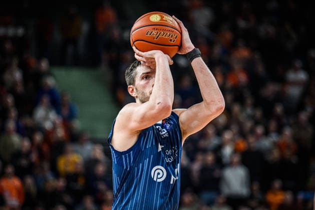 Neu Ulm, Germany, 24 01 26 Ryan Miksell MLP Academics Heidelberg in action, on the ball, single action during the Basketball Bundesliga match between ratiopharm ulm vs MLP Academics Heidelberg at ratiopharm Arena on January 24, 2026 in Neu Ulm, Germany Photo by Harry Langer DeFodi Images ratiopharm Arena, Germany, 24 01 26 Ryan Miksell MLP Academics Heidelberg controls the Ball during the Basketball Bundesliga match between ratiopharm ulm vs MLP Academics Heidelberg at Neu Ulm on January 24, 2026 in ratiopharm Arena, Germany Photo by Harry Langer DeFodi Images Photo by Harry Langer DeFodi Images