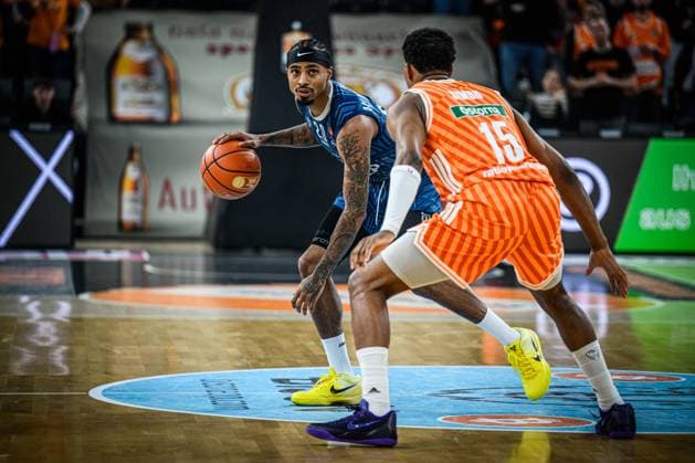Neu Ulm, Germany, 24 01 26 Michael Weathers MLP Academics Heidelberg and Justin Simon ratiopharm ulm battle for the ball during the Basketball Bundesliga match between ratiopharm ulm vs MLP Academics Heidelberg at the ratiopharm Arena on January 24, 2026 in Neu Ulm, Germany Photo by Harry Langer DeFodi Images ratiopharm Arena, Germany, 24 01 26 Michael Weathers MLP Academics Heidelberg and Justin Simon ratiopharm ulm battle for the ball during the Basketball Bundesliga match between ratiopharm ulm vs MLP Academics Heidelberg at Neu Ulm on January 24, 2026 in ratiopharm Arena, Germany Photo by Harry Langer DeFodi Images Photo by Harry Langer DeFodi Images