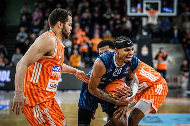 Neu Ulm, Germany, 24 01 26 Christopher Ledlum ratiopharm ulm , Michael Weathers MLP Academics Heidelberg and Justin Simon ratiopharm ulm battle for the ball during the Basketball Bundesliga match between ratiopharm ulm vs MLP Academics Heidelberg at ratiopharm Arena on January 24, 2026 in Neu Ulm, Germany Photo by Harry Langer DeFodi Images ratiopharm Arena, Germany, 24 01 26 Christopher Ledlum ratiopharm ulm , Michael Weathers MLP Academics Heidelberg and Justin Simon ratiopharm ulm battle for the ball during the Basketball Bundesliga match between ratiopharm ulm vs MLP Academics Heidelberg at Neu Ulm on January 24, 2026 in ratiopharm Arena, Germany Photo by Harry Langer DeFodi Images Photo by Harry Langer DeFodi Images