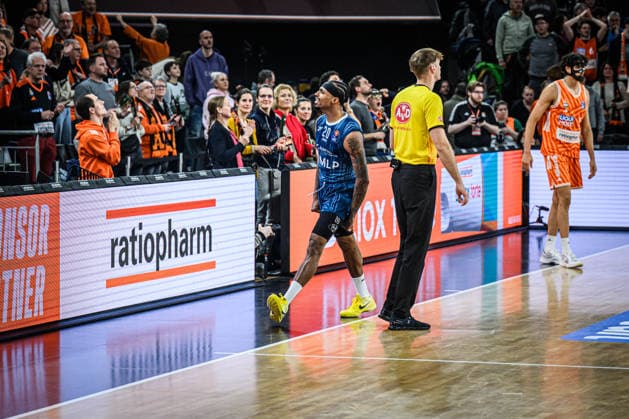 Neu Ulm, Germany, 24 01 26 Michael Weathers MLP Academics Heidelberg gestures, gestures, cheers during the Basketball Bundesliga match between ratiopharm ulm vs MLP Academics Heidelberg at ratiopharm Arena on January 24, 2026 in Neu Ulm, Germany Photo by Harry Langer DeFodi Images ratiopharm Arena, Germany, 24 01 26 Michael Weathers MLP Academics Heidelberg gestures during the Basketball Bundesliga match between ratiopharm ulm vs MLP Academics Heidelberg at Neu Ulm on January 24, 2026 in ratiopharm Arena, Germany Photo by Harry Langer DeFodi Images Photo by Harry Langer DeFodi Images