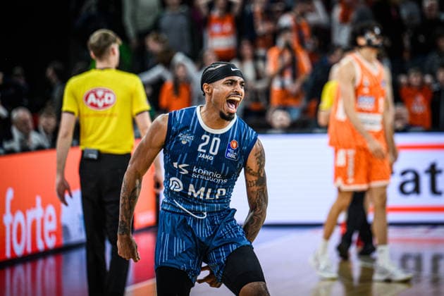 Neu Ulm, Germany, 24 01 26 Michael Weathers MLP Academics Heidelberg gestures, gestures, cheers during the Basketball Bundesliga match between ratiopharm ulm vs MLP Academics Heidelberg at ratiopharm Arena on January 24, 2026 in Neu Ulm, Germany Photo by Harry Langer DeFodi Images ratiopharm Arena, Germany, 24 01 26 Michael Weathers MLP Academics Heidelberg gestures during the Basketball Bundesliga match between ratiopharm ulm vs MLP Academics Heidelberg at Neu Ulm on January 24, 2026 in ratiopharm Arena, Germany Photo by Harry Langer DeFodi Images Photo by Harry Langer DeFodi Images