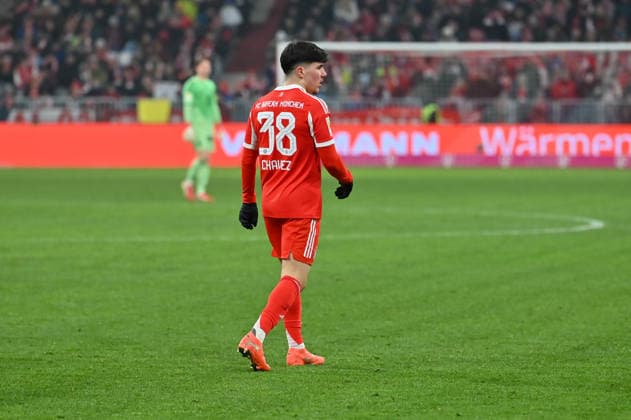 GER, Bayern, Muenchen, Fußball, FC Bayern Muenchen FC Augsburg, in der Allianz Arena, Muenchen, Bundesliga, 19 Spieltag, 24 01 26, v l Felipe Chavez FC Bayern, Muenchen, 38 , im Portrait, Einzelbild, Freisteller, von hinten DFL DFB regulations prohibit any use of photographs as image sequences and or quasi video, Copyright: HMB-Media MichaelxNibel
