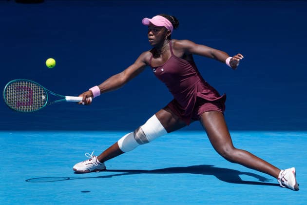 January 25, 2026: 17th seed VICTORIA MBOKO of Canada in action against 1st seed ARYNA SABALENKA of Belarus on Rod Laver Arena in a Women s Singles 4th round match on day 8 of the 2026 Australian Open in Melbourne, Australia. SABALENKA won 61 76. Cal Media Melbourne Australia - ZUMAc04_ 20260125_faf_c04_015 Copyright: xSydneyxLowx
