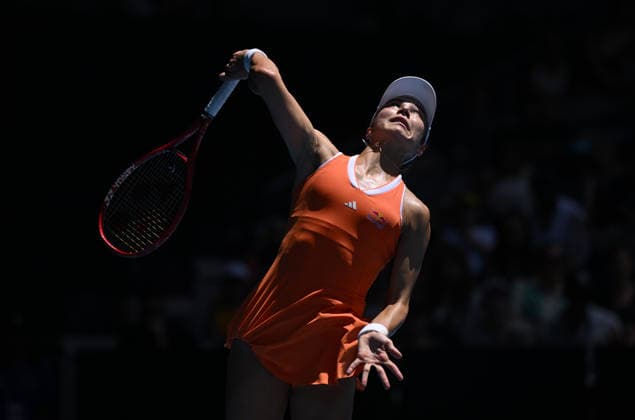 TENNIS AUSTRALIAN OPEN, Iva Jovic of the USA prepares to serve during the Women™s 4th round match against Yulia Putintseva of Kazakhstan on day 8 of the 2026 Australian Open tennis tournament at Melbourne Park in Melbourne, Sunday, January 25, 2026. ( NO ARCHIVING MELBOURNE VICTORIA AUSTRALIA  Copyright: xJAMESxROSSx 20260125162435647724