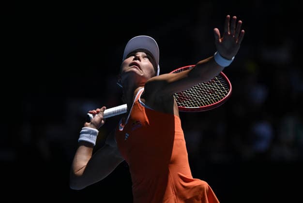 TENNIS AUSTRALIAN OPEN, Iva Jovic of the USA prepares to serve during the Women™s 4th round match against Yulia Putintseva of Kazakhstan on day 8 of the 2026 Australian Open tennis tournament at Melbourne Park in Melbourne, Sunday, January 25, 2026. ( NO ARCHIVING MELBOURNE VICTORIA AUSTRALIA  Copyright: xJAMESxROSSx 20260125149156805555