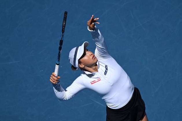 TENNIS AUSTRALIAN OPEN, Yulia Putintseva of Kazakhstan prepares to serve during the Women™s 4th round match against Iva Jovic of the USA on day 8 of the 2026 Australian Open tennis tournament at Melbourne Park in Melbourne, Sunday, January 25, 2026. ( NO ARCHIVING MELBOURNE VICTORIA AUSTRALIA  Copyright: xJAMESxROSSx 20260125170829886373