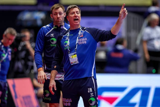 24 01 2026, Handball, Men s EHF EURO 2026, Germany Norway, Jyske Bank Boxen in Herning, Denmark, Main Round Headcoach Jonas Liberg Wille Norway hc gesticulating on the sidelines Denmark