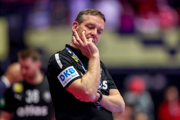 24 01 2026, Handball, Men s EHF EURO 2026, Germany Norway, Jyske Bank Boxen in Herning, Denmark, Main Round Headcoach Alfred Gislason Germany hc thoughtfully gesticulating on the sidelines Denmark