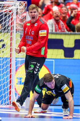 24 01 2026, Handball, Men s EHF EURO 2026, Germany Norway, Jyske Bank Boxen in Herning, Denmark, Main Round Robin Paulsen Haug Norway 01 cheering Denmark