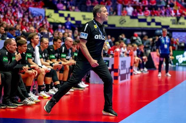 24 01 2026, Handball, Men s EHF EURO 2026, Germany Norway, Jyske Bank Boxen in Herning, Denmark, Main Round Headcoach Alfred Gislason Germany hc gesticulating on the sidelines Denmark