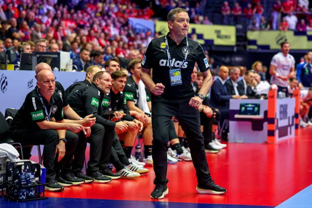 24 01 2026, Handball, Men s EHF EURO 2026, Germany Norway, Jyske Bank Boxen in Herning, Denmark, Main Round Headcoach Alfred Gislason Germany hc gesticulating on the sidelines Denmark