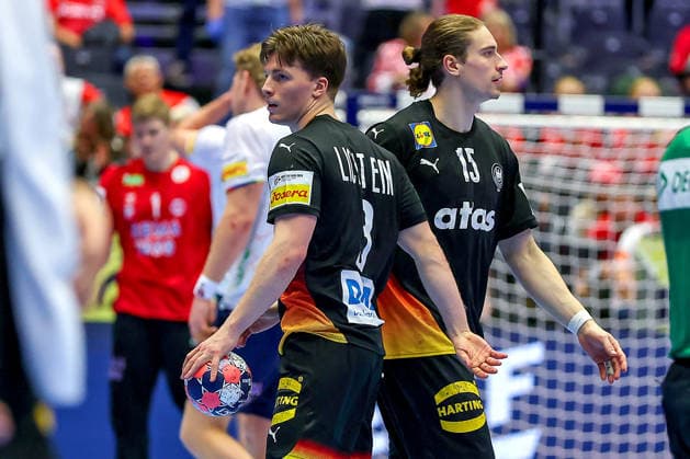24 01 2026, Handball, Men s EHF EURO 2026, Germany Norway, Jyske Bank Boxing in Herning, Denmark, Main Round Happy faces after the win against Norway Nils Lichtlein Germany 03 next to Juri Knorr Germany 15 Denmark