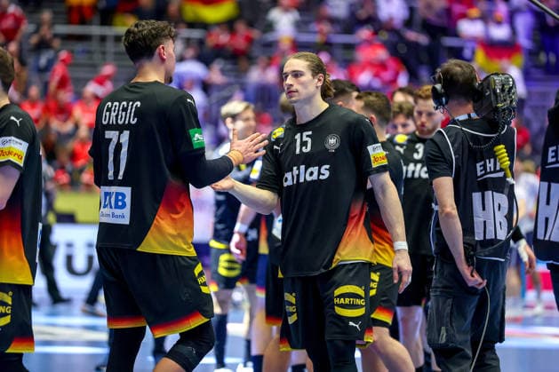 24 01 2026, Handball, Men s EHF EURO 2026, Germany Norway, Jyske Bank Boxing in Herning, Denmark, Main Round Happy faces after the win against Norway Marko Grgic Germany 71 next to Juri Knorr Germany 15 Denmark