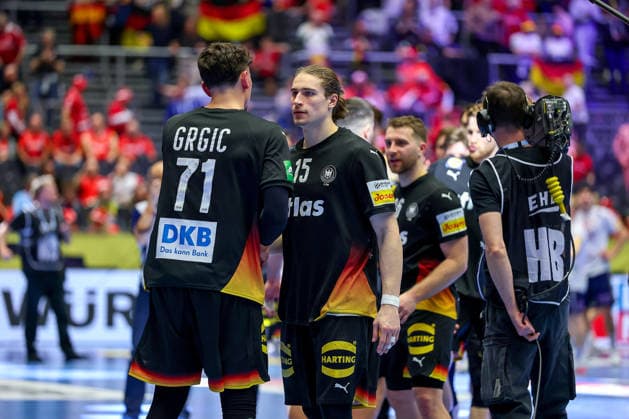 24 01 2026, Handball, Men s EHF EURO 2026, Germany Norway, Jyske Bank Boxing in Herning, Denmark, Main Round Happy faces after the win against Norway Marko Grgic Germany 71 next to Juri Knorr Germany 15 Lukas Mertens Germany 36 Denmark