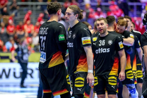 24 01 2026, Handball, Men s EHF EURO 2026, Germany Norway, Jyske Bank Boxing in Herning, Denmark, Main Round Happy faces after the win against Norway Marko Grgic Germany 71 next to Juri Knorr Germany 15 Lukas Mertens Germany 36 Denmark