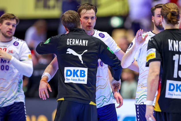 24 01 2026, Handball, Men s EHF EURO 2026, Germany Norway, Jyske Bank Boxen in Herning, Denmark, Main Round Happy faces after the win against Norway Rune Dahmke Germany 34 next to Sander Sagosen Norway 05 after the Denmark match