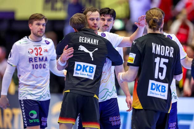 24 01 2026, Handball, Men s EHF EURO 2026, Germany Norway, Jyske Bank Boxen in Herning, Denmark, Main Round Happy faces after the win against Norway Rune Dahmke Germany 34 next to Sander Sagosen Norway 05 after the Denmark match
