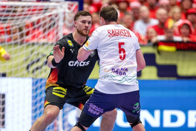 24 01 2026, Handball, Men s EHF EURO 2026, Germany Norway, Jyske Bank Boxing in Herning, Denmark, Main Round Johannes Golla Germany 04 in duel against Sander Sagosen Norway 05 Denmark