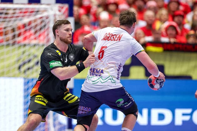 24 01 2026, Handball, Men s EHF EURO 2026, Germany Norway, Jyske Bank Boxing in Herning, Denmark, Main Round Johannes Golla Germany 04 in duel against Sander Sagosen Norway 05 Denmark