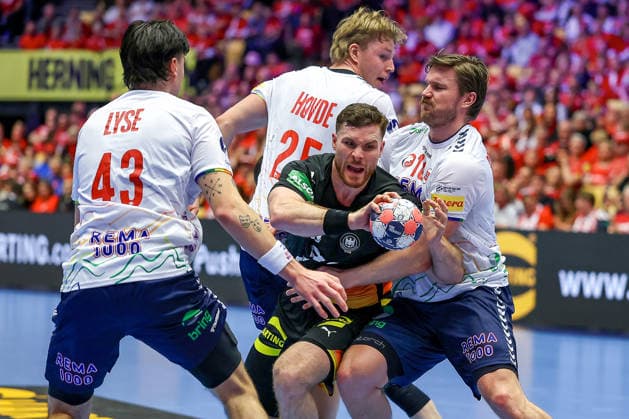 24 01 2026, Handball, Men s EHF EURO 2026, Germany Norway, Jyske Bank Boxing in Herning, Denmark, Main Round Johannes Golla Germany 04 in a duel against Simen Ulstad Lyse Norway 43 Martin Hernes Hovde Norway 25 Vetle Ronningen Norway 10 Denmark