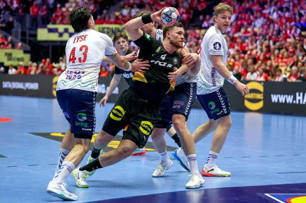 24 01 2026, Handball, Men s EHF EURO 2026, Germany Norway, Jyske Bank Boxing in Herning, Denmark, Main Round Johannes Golla Germany 04 in a duel against Simen Ulstad Lyse Norway 43 Martin Hernes Hovde Norway 25 Vetle Ronningen Norway 10 Denmark