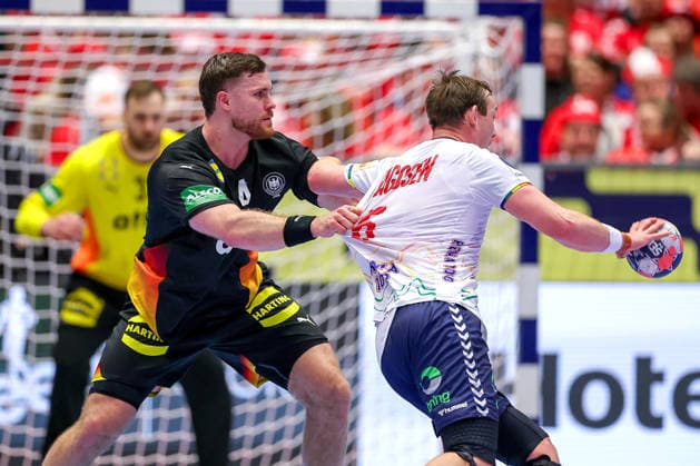 24 01 2026, Handball, Men s EHF EURO 2026, Germany Norway, Jyske Bank Boxing in Herning, Denmark, Main Round Johannes Golla Germany 04 in duel against Sander Sagosen Norway 05 Denmark