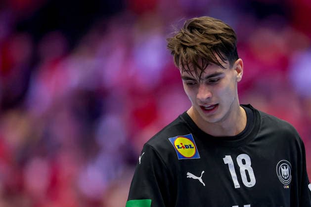 24 01 2026, Handball, Men s EHF EURO 2026, Germany Norway, Jyske Bank Boxing in Herning, Denmark, Main Round Julian Köster Germany 18 disappointed disappointment Denmark