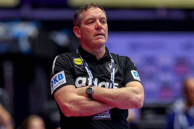 24 01 2026, Handball, Men s EHF EURO 2026, Germany Norway, Jyske Bank Boxen in Herning, Denmark, Main Round Headcoach Alfred Gislason Germany hc tense on the sidelines Denmark