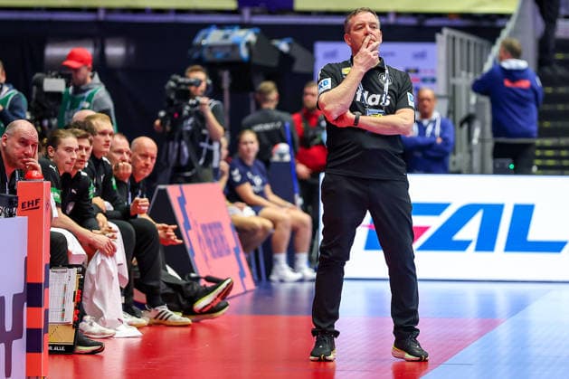 24 01 2026, Handball, Men s EHF EURO 2026, Germany Norway, Jyske Bank Boxen in Herning, Denmark, Main Round Headcoach Alfred Gislason Germany hc gesticulating on the sidelines Denmark