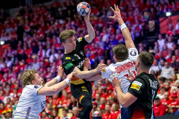 24 01 2026, Handball, Men s EHF EURO 2026, Germany Norway, Jyske Bank Boxing in Herning, Denmark, Main Round Nils Lichtlein Germany 03 in a duel against Martin Hernes Hovde Norway 25 Vetle Ronningen Norway 10 Denmark