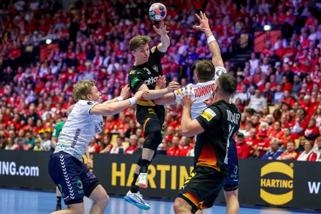 24 01 2026, Handball, Men s EHF EURO 2026, Germany Norway, Jyske Bank Boxing in Herning, Denmark, Main Round Nils Lichtlein Germany 03 in a duel against Martin Hernes Hovde Norway 25 Vetle Ronningen Norway 10 Denmark