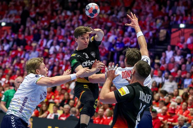 24 01 2026, Handball, Men s EHF EURO 2026, Germany Norway, Jyske Bank Boxing in Herning, Denmark, Main Round Nils Lichtlein Germany 03 in a duel against Martin Hernes Hovde Norway 25 Vetle Ronningen Norway 10 Denmark