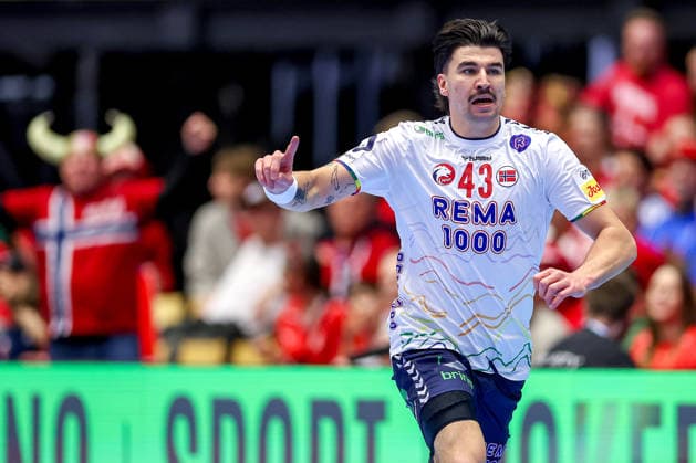 24 01 2026, Handball, Men s EHF EURO 2026, Germany Norway, Jyske Bank Boxen in Herning, Denmark, Main Round Simen Ulstad Lyse Norway 43 cheering Denmark