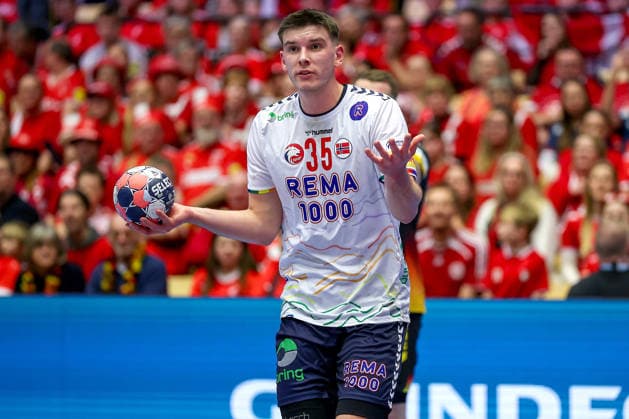 24 01 2026, Handball, Men s EHF EURO 2026, Germany Norway, Jyske Bank Boxen in Herning, Denmark, Main Round Patrick Helland Anderson Norway 35 gesticulating on the pitch Denmark