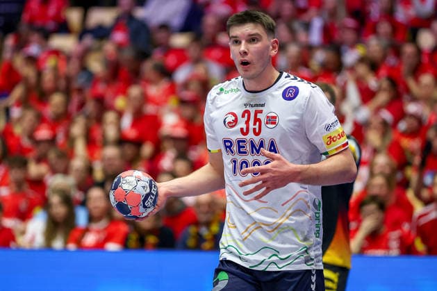 24 01 2026, Handball, Men s EHF EURO 2026, Germany Norway, Jyske Bank Boxen in Herning, Denmark, Main Round Patrick Helland Anderson Norway 35 gesticulating on the pitch Denmark