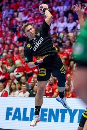 24 01 2026, Handball, Men s EHF EURO 2026, Germany Norway, Jyske Bank Boxen in Herning, Denmark, Main Round Franz Semper Germany 32 throws the ball at the goal Denmark