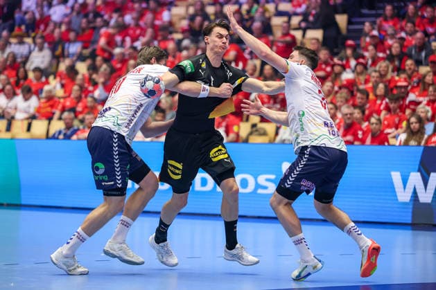 24 01 2026, Handball, Men s EHF EURO 2026, Germany Norway, Jyske Bank Boxing in Herning, Denmark, Main Round Miro Schluroff Germany 05 in a duel against Vetle Ronningen Norway 10 Patrick Helland Anderson Norway 35 Denmark