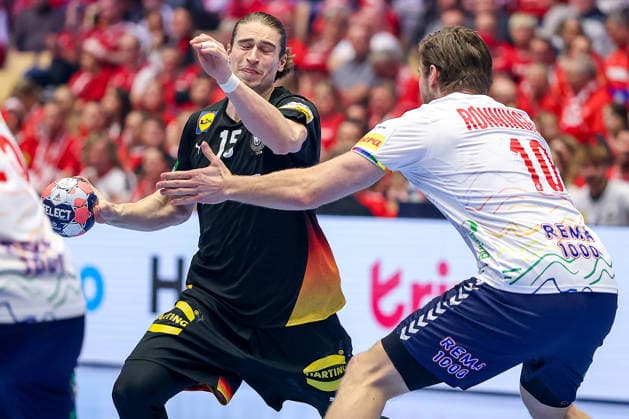 24 01 2026, Handball, Men s EHF EURO 2026, Germany Norway, Jyske Bank Boxing in Herning, Denmark, Main Round Juri Knorr Germany 15 in a duel against Vetle Ronningen Norway 10 Denmark