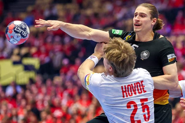 24 01 2026, Handball, Men s EHF EURO 2026, Germany Norway, Jyske Bank Boxing in Herning, Denmark, Main Round Juri Knorr Germany 15 in a duel against Martin Hernes Hovde Norway 25 Denmark