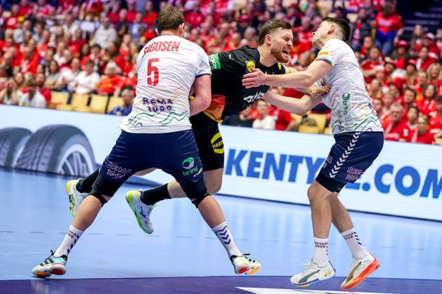 24 01 2026, Handball, Men s EHF EURO 2026, Germany Norway, Jyske Bank Boxing in Herning, Denmark, Main Round Johannes Golla Germany 04 in duel against Sander Sagosen Norway 05 Patrick Helland Anderson Norway 35 Denmark