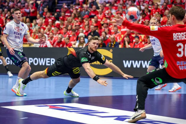 24 01 2026, Handball, Men s EHF EURO 2026, Germany Norway, Jyske Bank Boxen in Herning, Denmark, Main Round Johannes Golla Germany 04 throws on the goal of Torbjorn Sittrup Bergerud Norway 30 Denmark