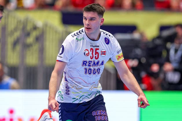 24 01 2026, Handball, Men s EHF EURO 2026, Germany Norway, Jyske Bank Boxen in Herning, Denmark, Main Round Patrick Helland Anderson Norway 35 cheering Denmark