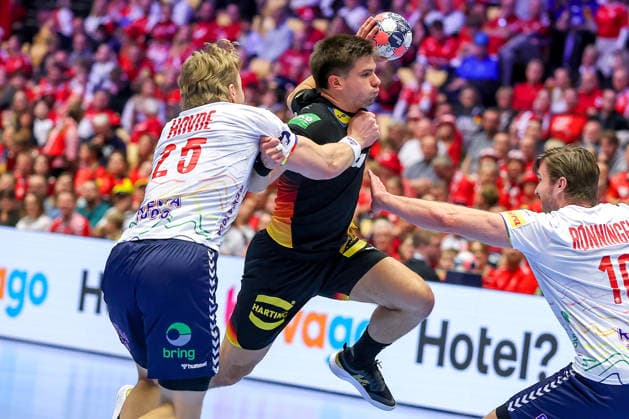 24 01 2026, Handball, Men s EHF EURO 2026, Germany Norway, Jyske Bank Boxing in Herning, Denmark, Main Round Renars Uscins Germany 23 in duel against Martin Hernes Hovde Norway 25 Vetle Ronningen Norway 10 Denmark