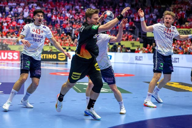 24 01 2026, Handball, Men s EHF EURO 2026, Germany Norway, Jyske Bank Boxen in Herning, Denmark, Main Round Franz Semper Germany 32 throws the ball on goal Denmark