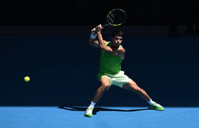 TENNIS AUSTRALIAN OPEN, Carlos Alcaraz of Spain is action during the Men™s 4th round match against Tommy Paul of USA on day 8 of the 2026 Australian Open tennis tournament at Melbourne Park in Melbourne, Sunday, January 25, 2026. ( NO ARCHIVING MELBOURNE VICTORIA AUSTRALIA  Copyright: xJAMESxROSSx 20260125148319348660