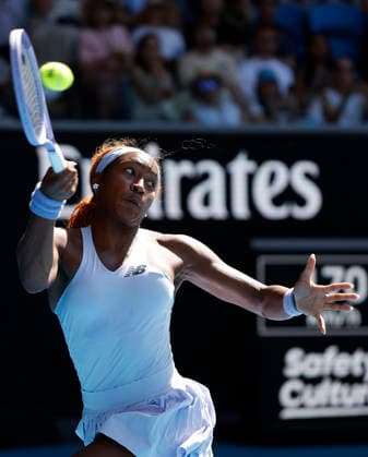 TENNIS AUSTRALIAN OPEN, Coco Gauff of USA in action during the Women™s 4th round match against Karolina Muchova of the Czech Republic on day 8 of the 2026 Australian Open tennis tournament at Melbourne Park in Melbourne, Sunday, January 25, 2026. ( NO ARCHIVING MELBOURNE VICTORIA AUSTRALIA  Copyright: xROBxPREZIOSOx 20260125160997454201